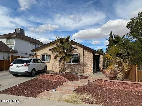 2 bed, 1.0 bath, 1000 sqft, $1,200 — Photo 2