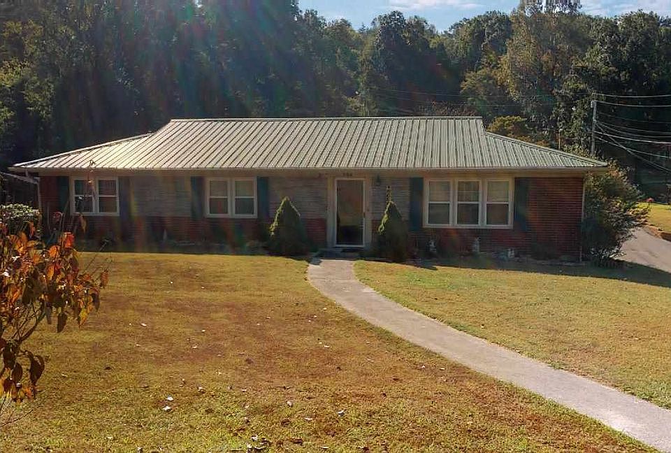 1st image of 704 Overlook Dr