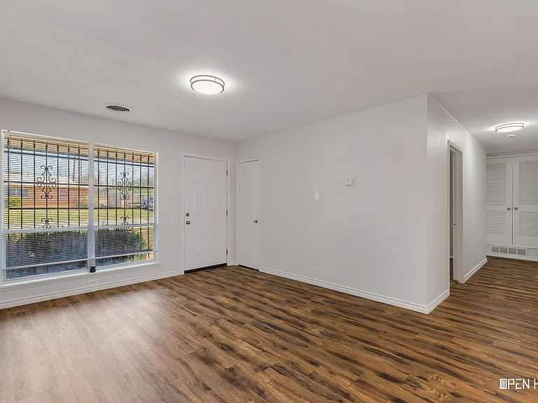 1604 Parkdale Dr — Photo 13