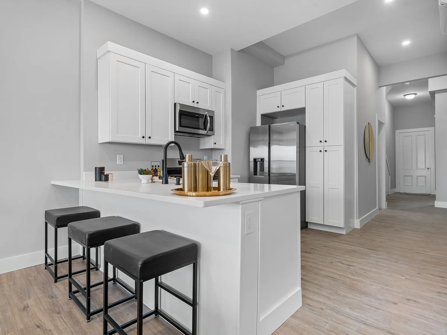 2 bed, 970 sqft, $3,200 — Photo 3