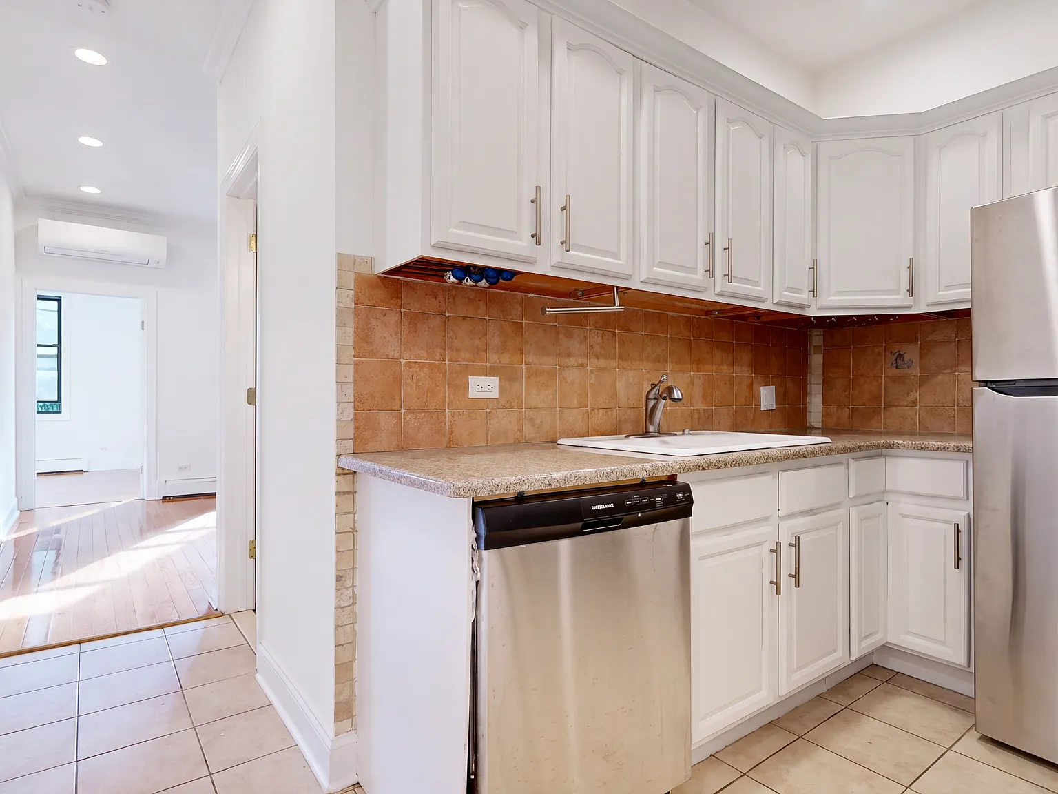 76 Sutton Street — Photo 3