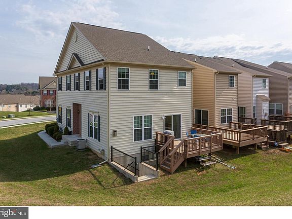 3rd image of 347 Elizabeth Dr