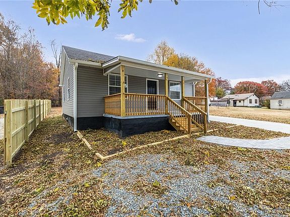 2nd image of 6 Circle Dr