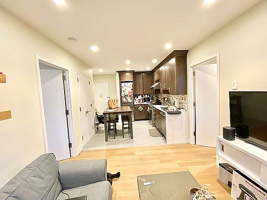 4th image of 544 Manhattan Ave APT 2A