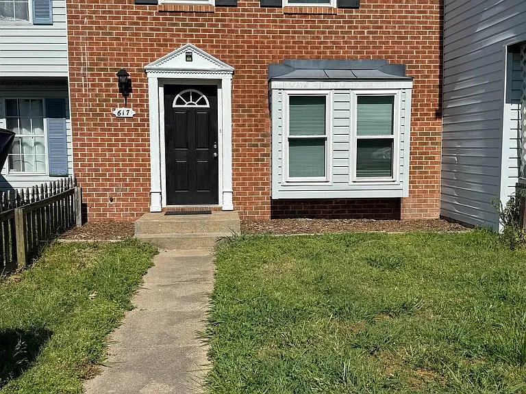 617 Fox Creek Ct — Photo 2