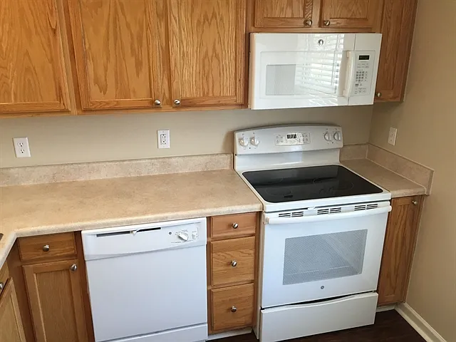 73 W Morningside Dr — Photo 2