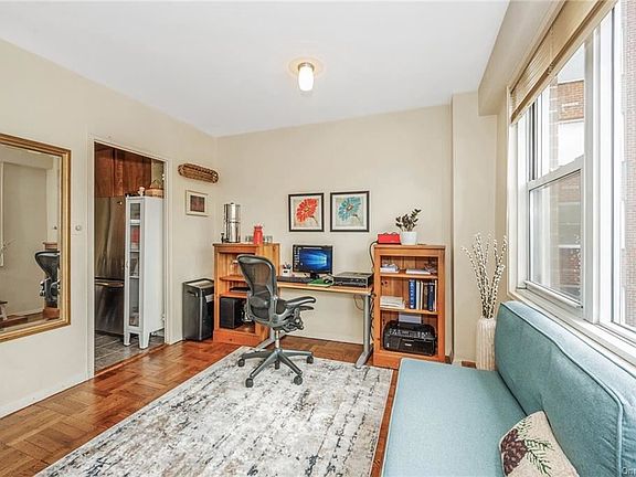 3rd image of 260 Garth Rd APT 4B5