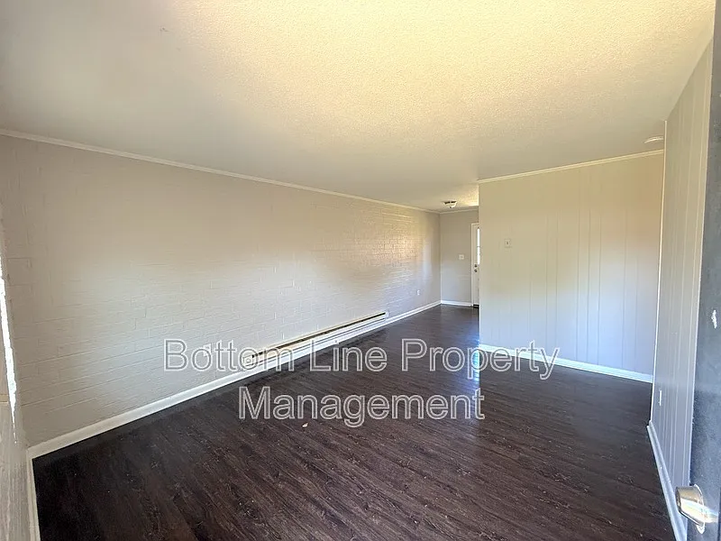 2 bed, 1.0 bath, 800 sqft, $800 — Photo 2