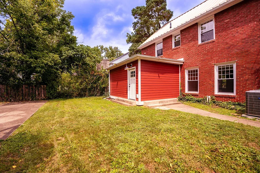 5 bed, 3214 sqft, $5,500 — Photo 2