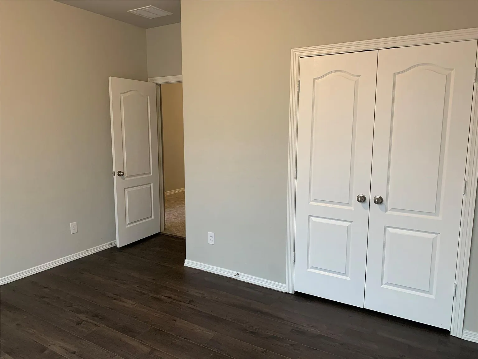 4 bed, 3.0 bath, 2024 sqft, $2,250 — Photo 4