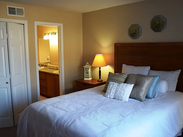 Anchorage Apartments — Photo 9