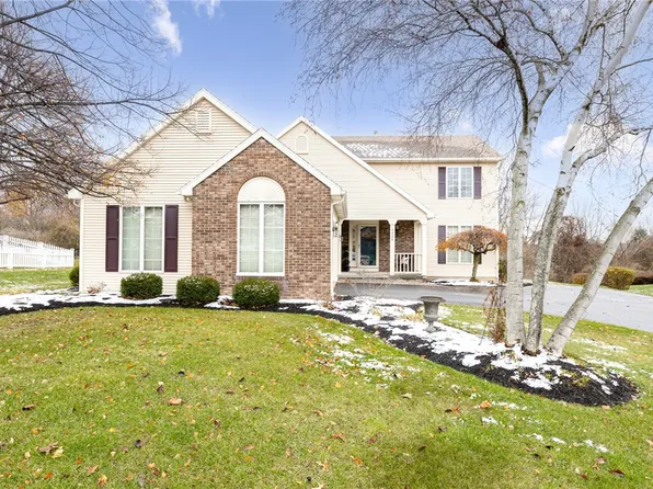 4906 Bramblewood Trl, Canandaigua, NY 14424