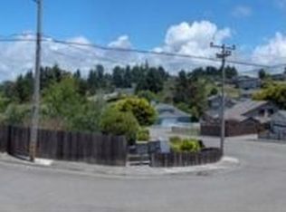 2113 Burns Dr, Eureka, CA 95503