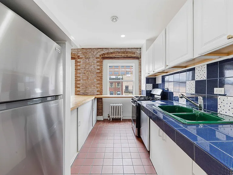 318 W 14th St #4 — Photo 7