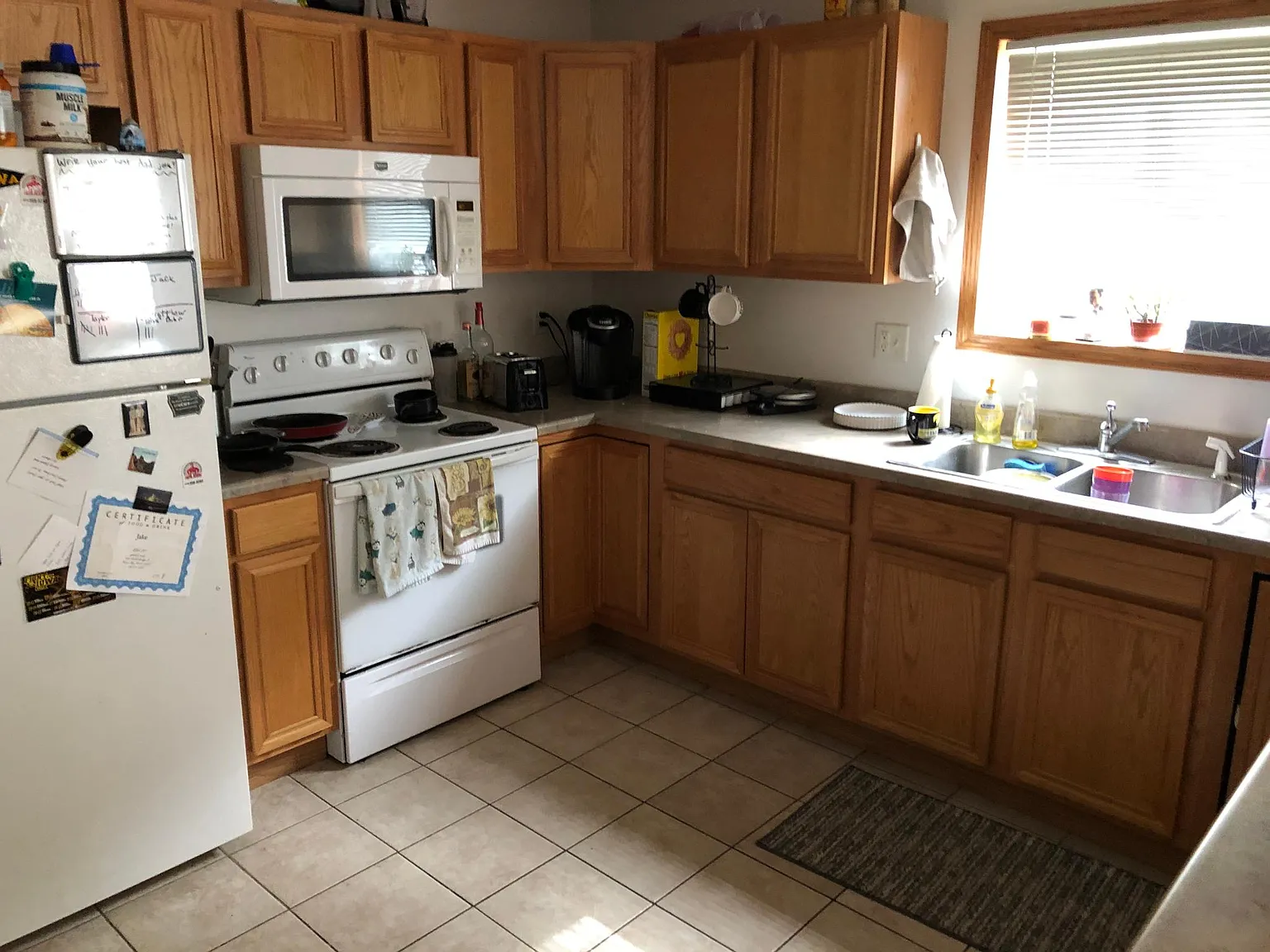 4 bed, 1900 sqft, $2,600 — Photo 3