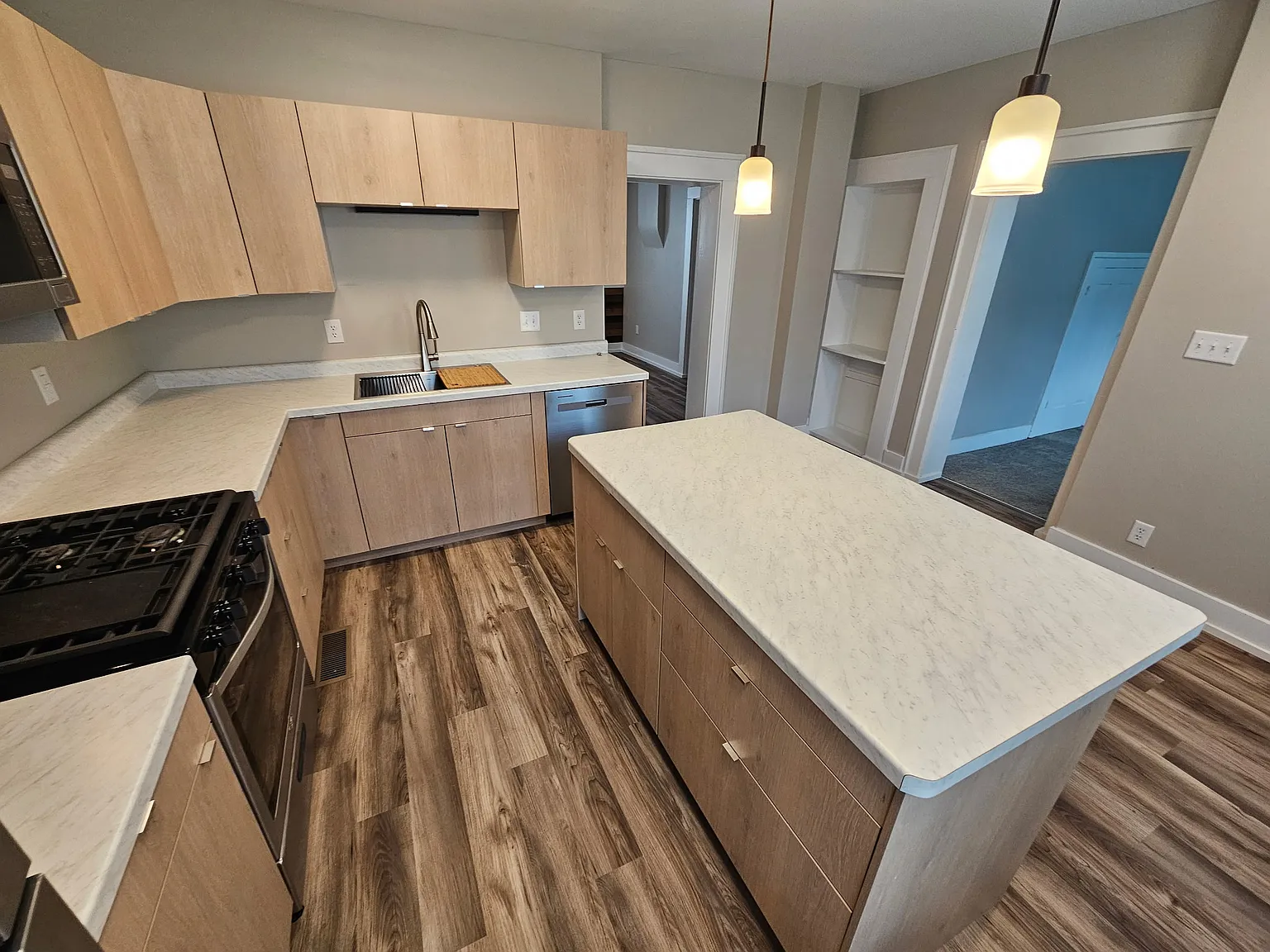 4 bed, 3248 sqft, $2,400 — Photo 2