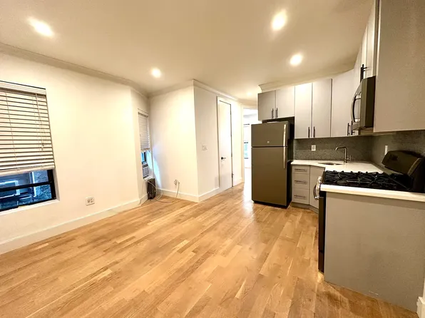 222 W 21st St APT 5F, New York, NY 10011