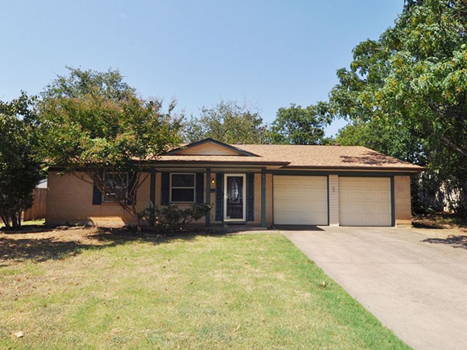 1st image of 903 N Ector Dr