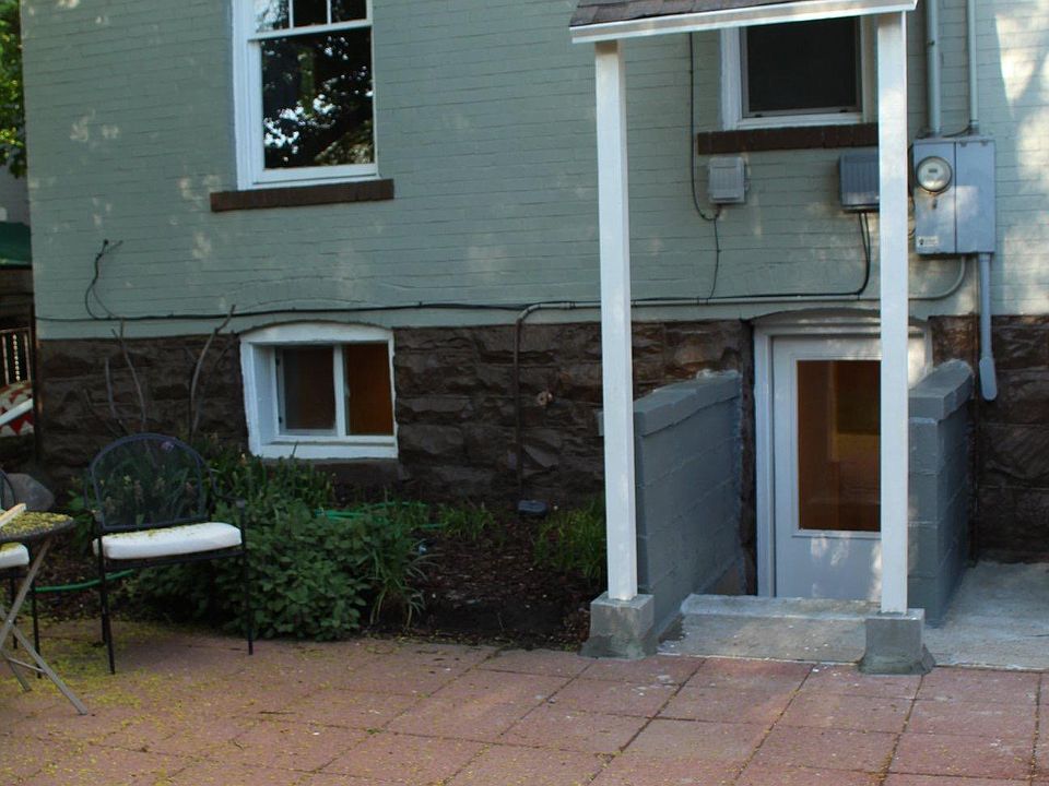 1st image of 470 S Douglas St