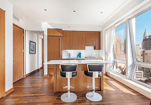 5th image of 400 5th Ave APT 35A