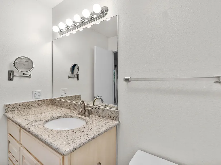 1811 Maplewood Trl — Photo 2