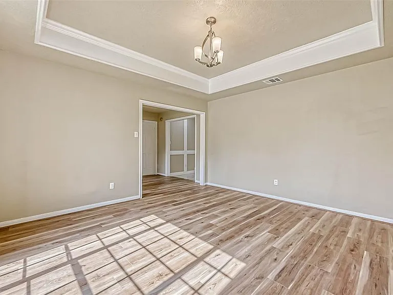 2478 Woodbury St — Photo 3
