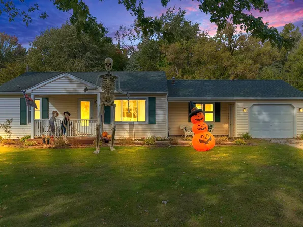 3566 Orval Dr, Fort Gratiot, MI 48059