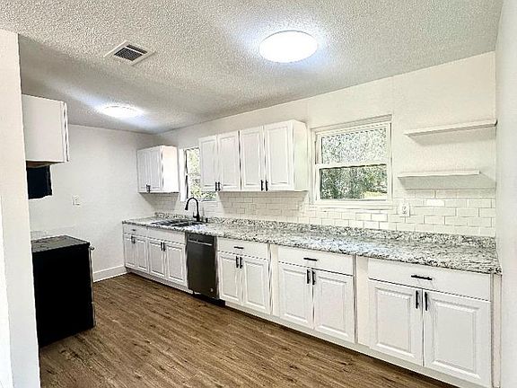 3rd image of 1013 Webster Dr