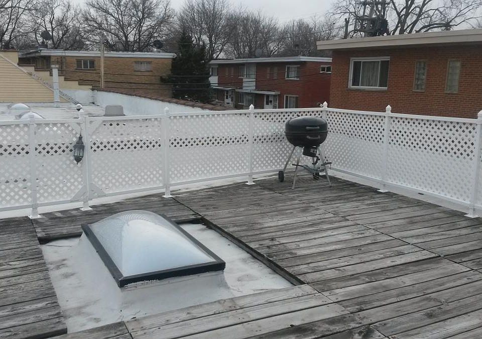 PRIVATE DECK