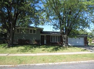 3913 N Rochelle Ln, Peoria, IL 61615