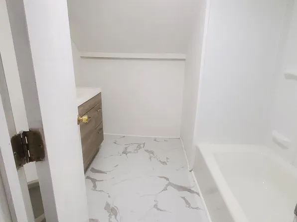 147 Sandy Pond Rd, Ayer, MA 01432