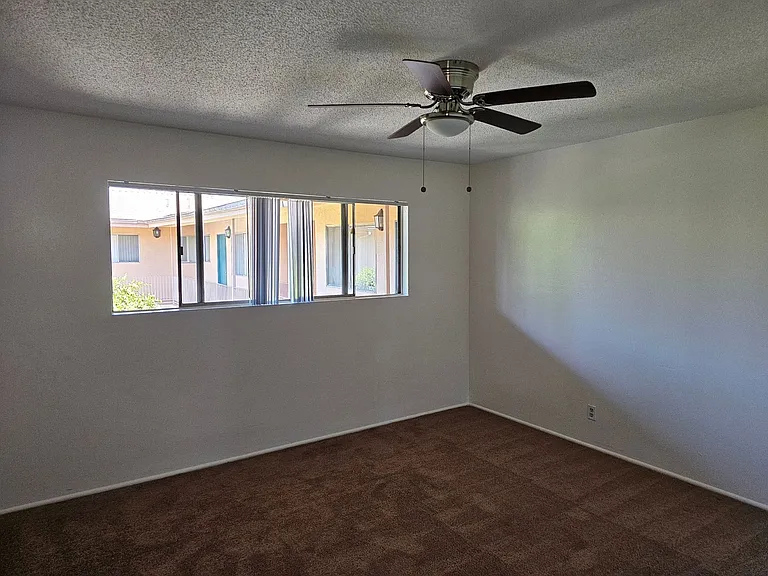 1414 W McFadden Ave — Photo 11