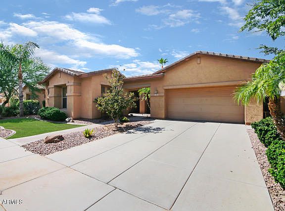2nd image of 372 W Wildhorse Dr