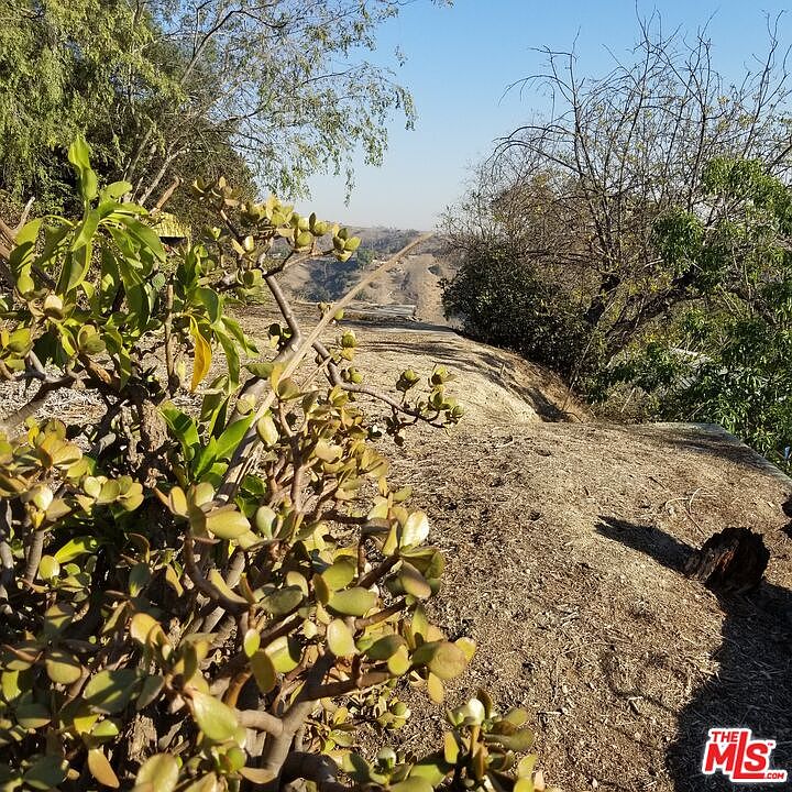 1st image of 2806 N Paradise Dr