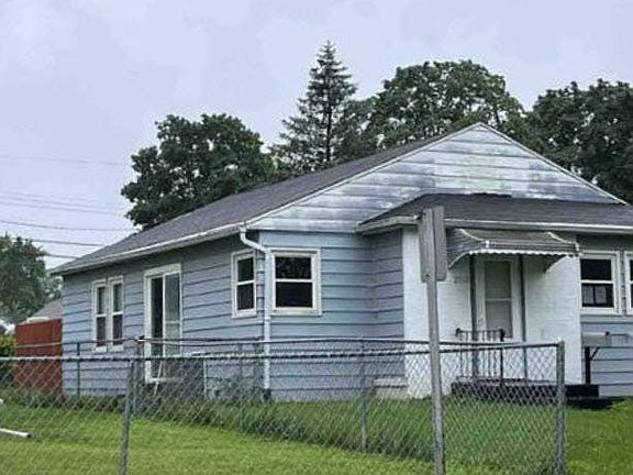 2nd image of 2912 Custer Ave