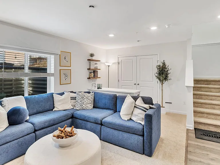 1090 Meadowlark Dr — Photo 10
