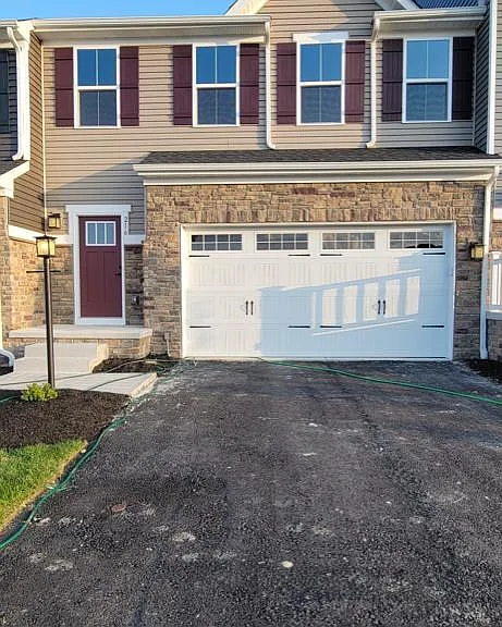 216 Cranesbill Dr — Photo 1