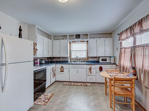 2nd image of 403 N Oakhill Ave