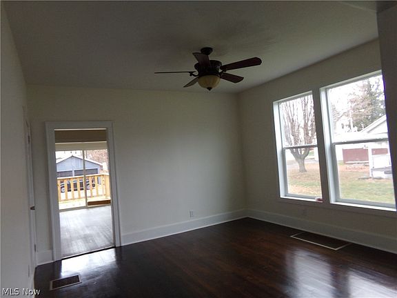 3rd image of 417 Brighton Blvd
