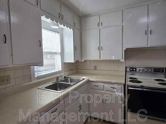 5th image of 1009 W Maple St Unit 1009