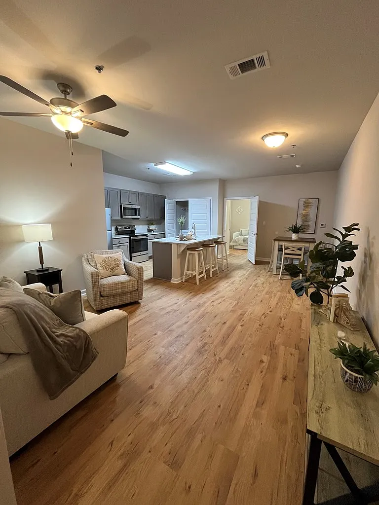 2 bed, 2.0 bath, 900 sqft, $1,200 — Photo 2