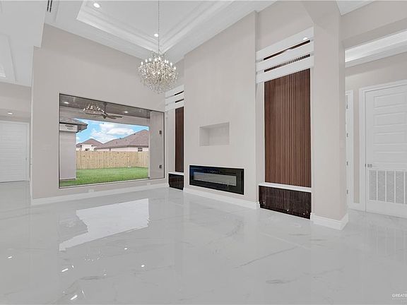 3rd image of 916 Buxton Ave