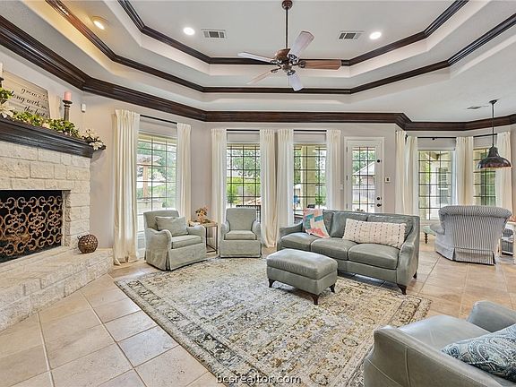 3rd image of 830 Pine Valley Dr