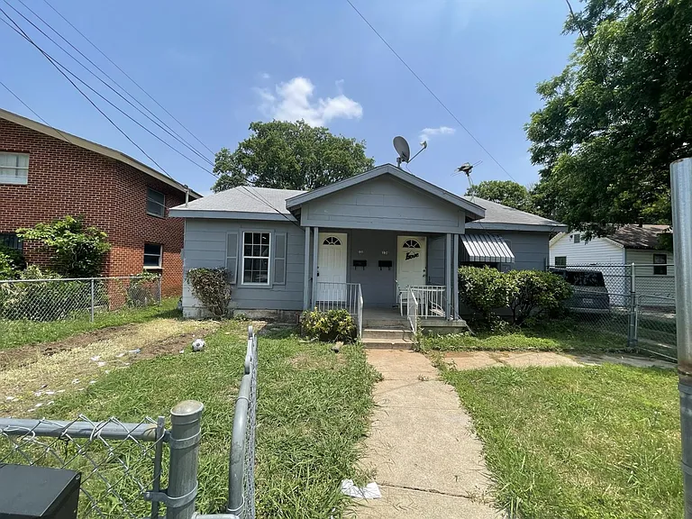 136 N Bond Ave — Photo 1