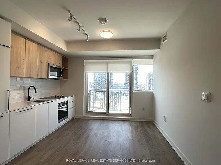 1185 Dupont St #1211 — Photo 10