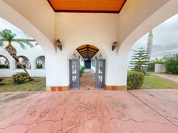 5th image of 203 Resaca Bnd