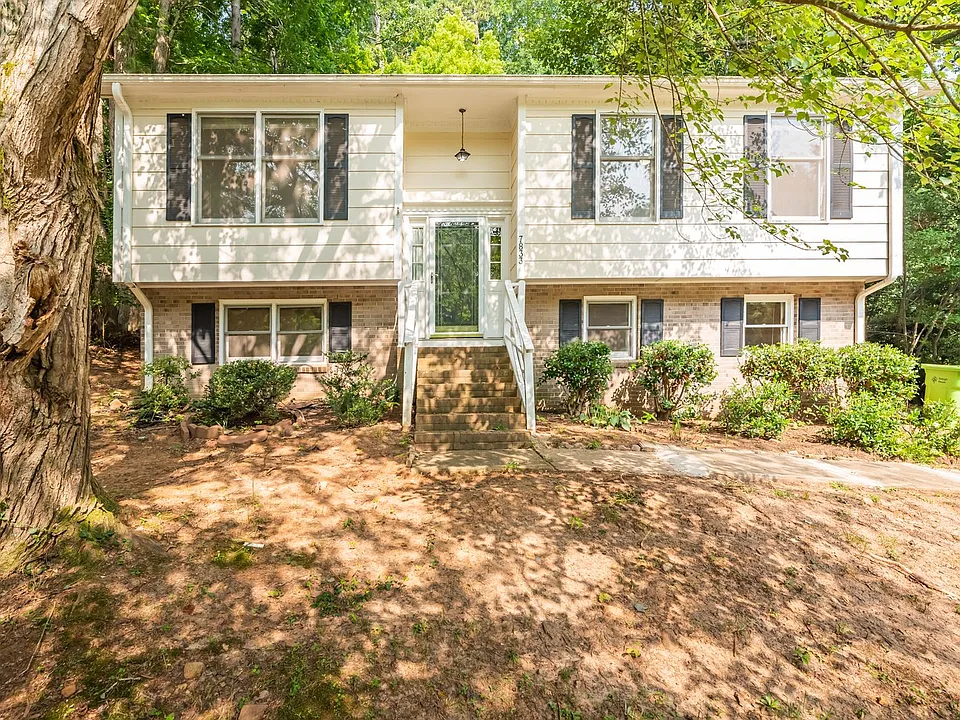 7833 Foxwood Dr