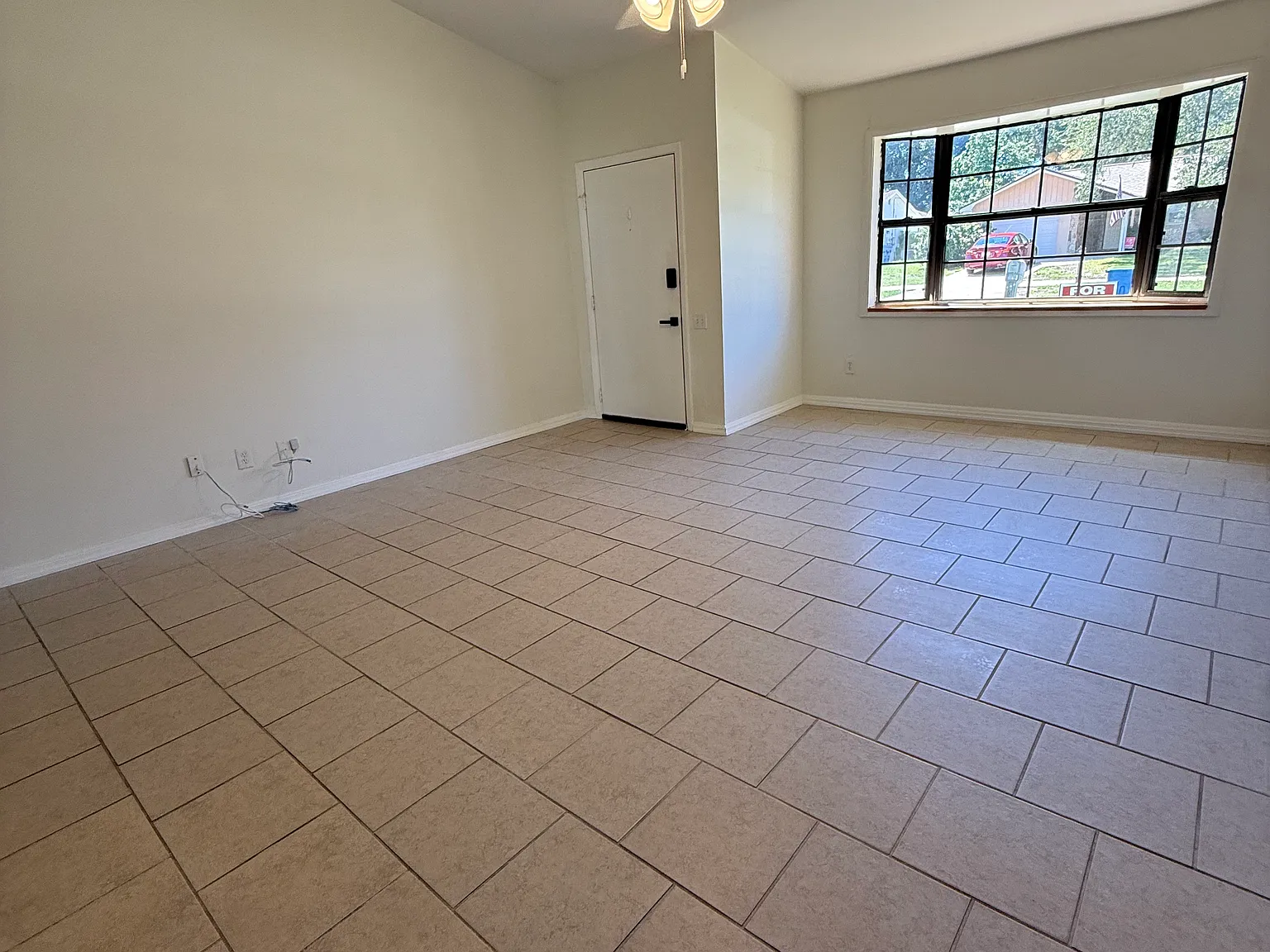 3 bed, 1108 sqft, $2,495 — Photo 2