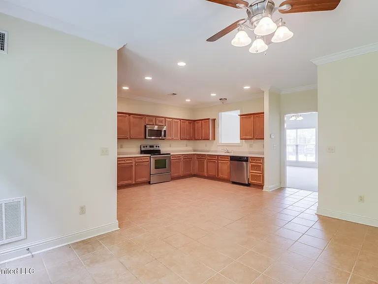 894 Jefferson Dr — Photo 7