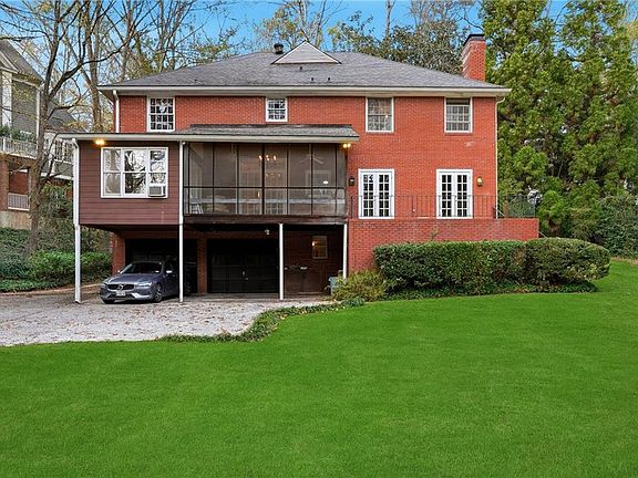 3rd image of 956 W Wesley Rd NW